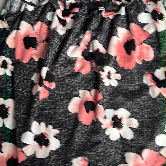 Lularoe Top Sz M Floral - Picture 3 of 3